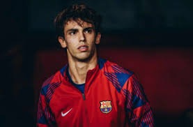 特尔施特根社媒晒恢复训练照片：很高兴归队